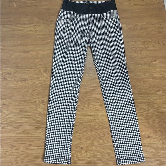 like an angel Pants - Black and White Pattern Stretch Pants Size Medium
